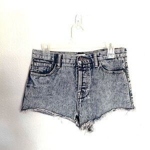XXI PREMIUM DENIM Acid wash jean shorts size 28